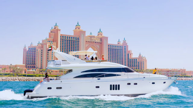 Dubai: Luxury Yacht Tour with Options to Add a BBQ Lunch